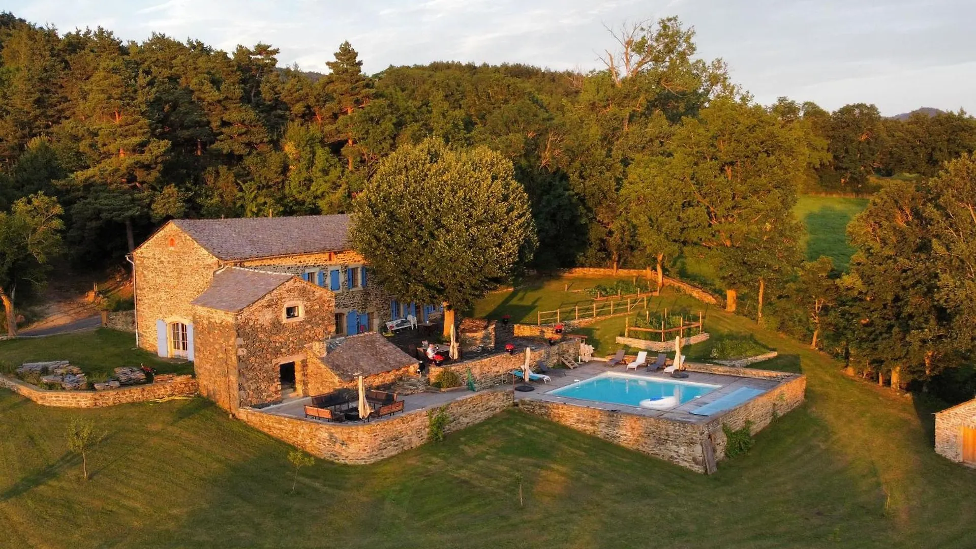 Corps De Ferme Renove Avec Piscine Et Terrasses Paisibles, A 1H30 De Lyon - Fr-1-582-396 Bed & Breakfast Saint-Etienne-Lardeyrol